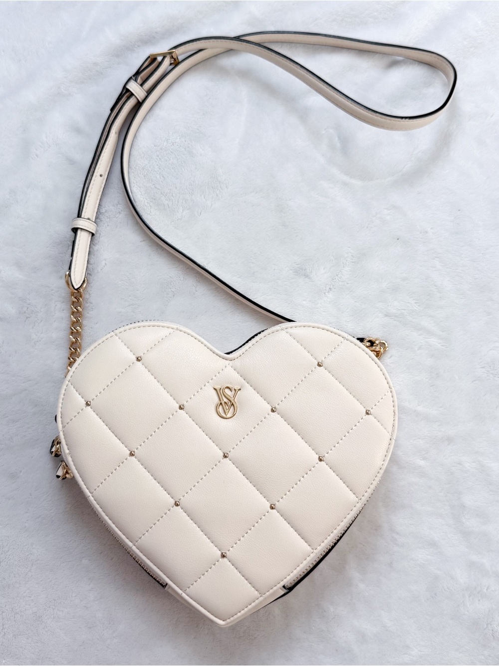 Victoria's Secret White Quilted Heart Crossbody Zip Gold Chain Pink Lining EUC